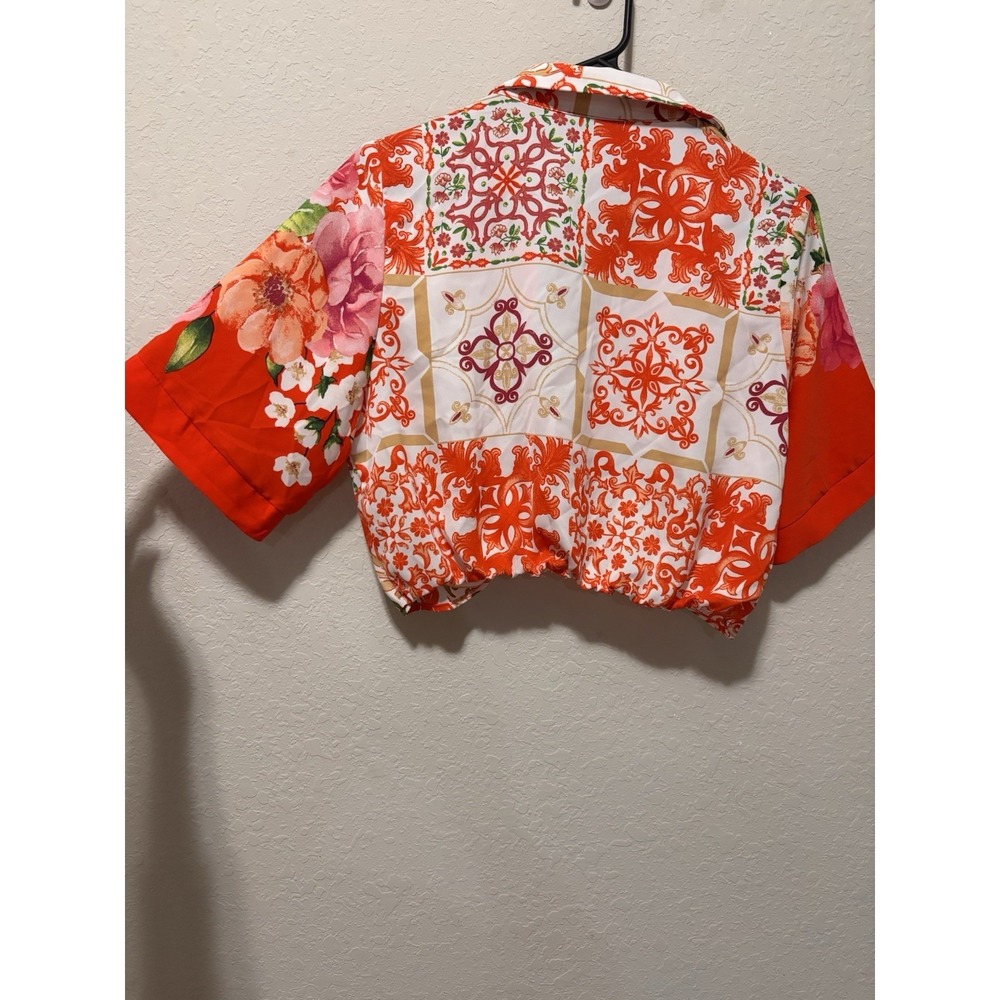 LULUMARI Size M Floral Tile Print Wrap Front Crop Blouse Satin Crossover Top - Picture 6 of 12